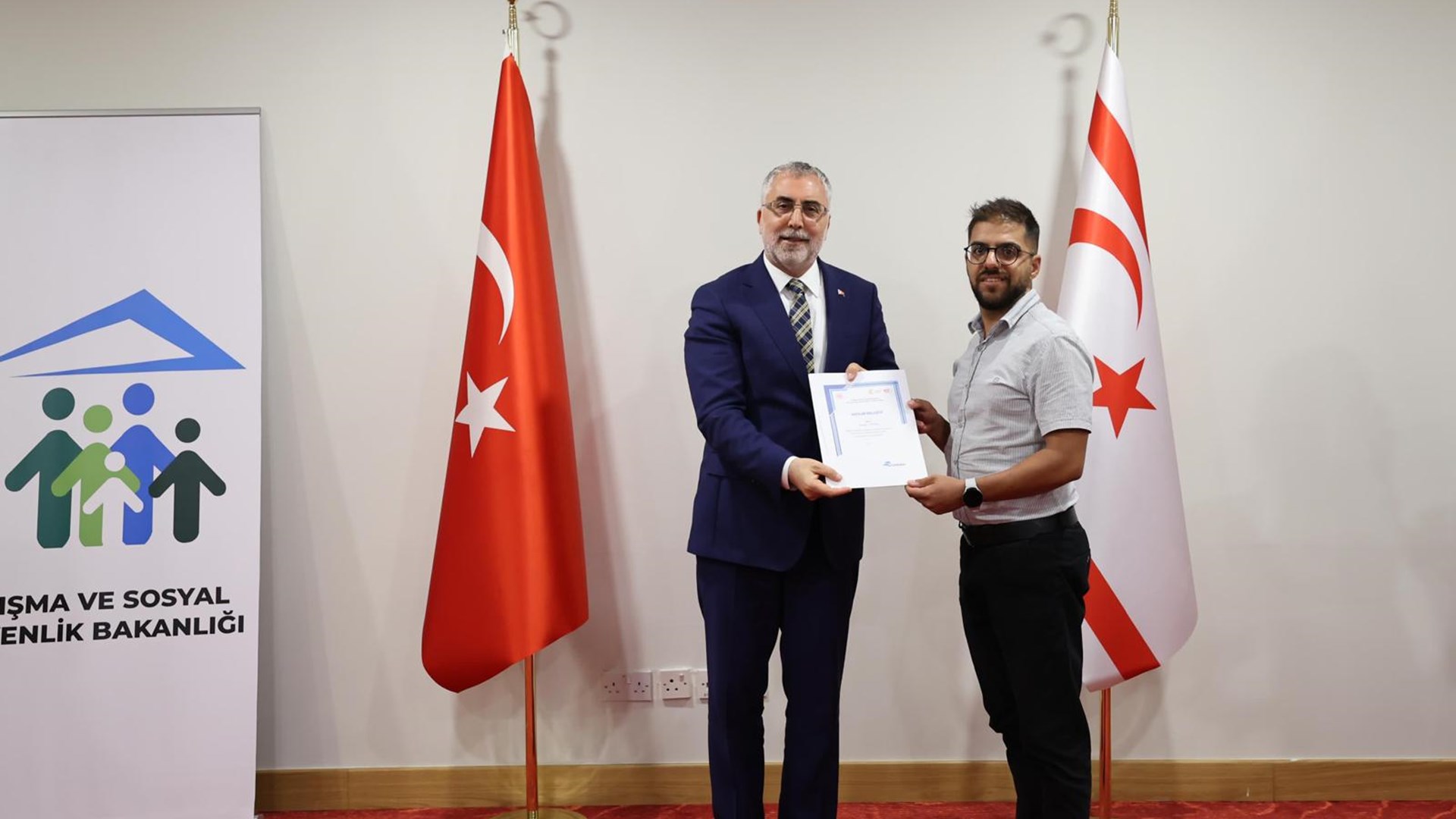 Çalışma ve Sosyal Güvenlik Bakanı Prof. Dr. Vedat Işıkhan, programlara katılmam ve çeşitli temaslarda bulunmak üzere Kuzey Kıbrıs Türk Cumhuriyeti’ne (KKTC) gitti.
