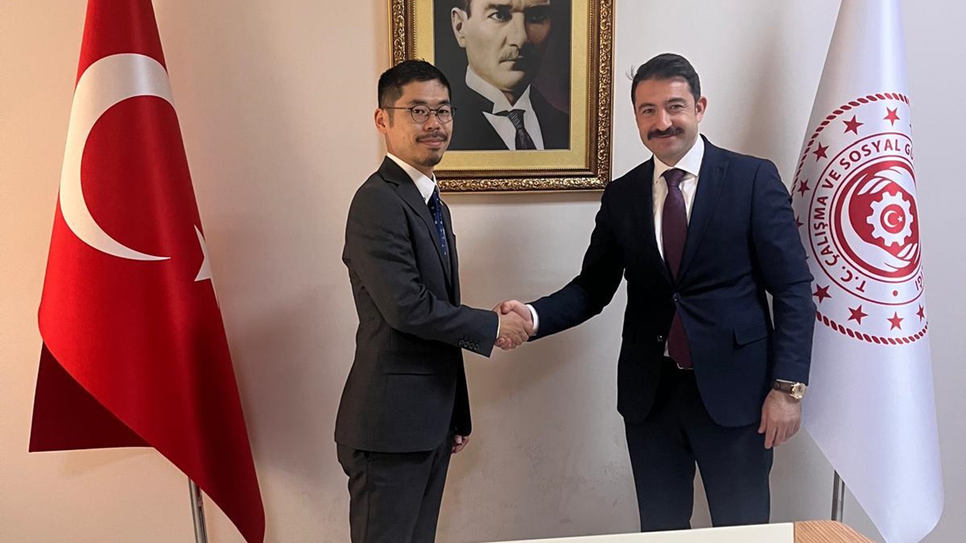 On the occasion of the change of mission at the Embassy of Japan, Mr. KUMAHARA Wataru and Mr. KOBASHI Yasuyuki paid a visit to the Directorate General of Foreign Relations and the European Union on June 30, 2025.