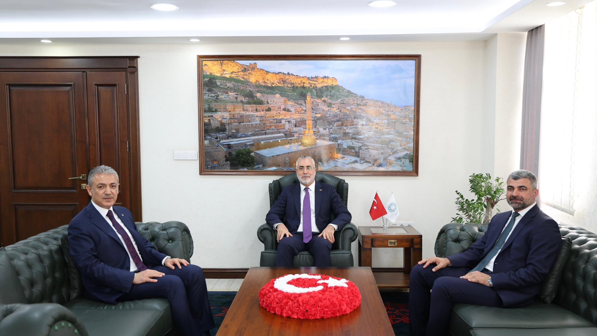 Çalışma ve Sosyal Güvenlik Bakanı Prof. Dr. Vedat Işıkhan, çeşitli ziyaretlerde bulunmak ve programlara katılmak üzere Mardin’e gitti.