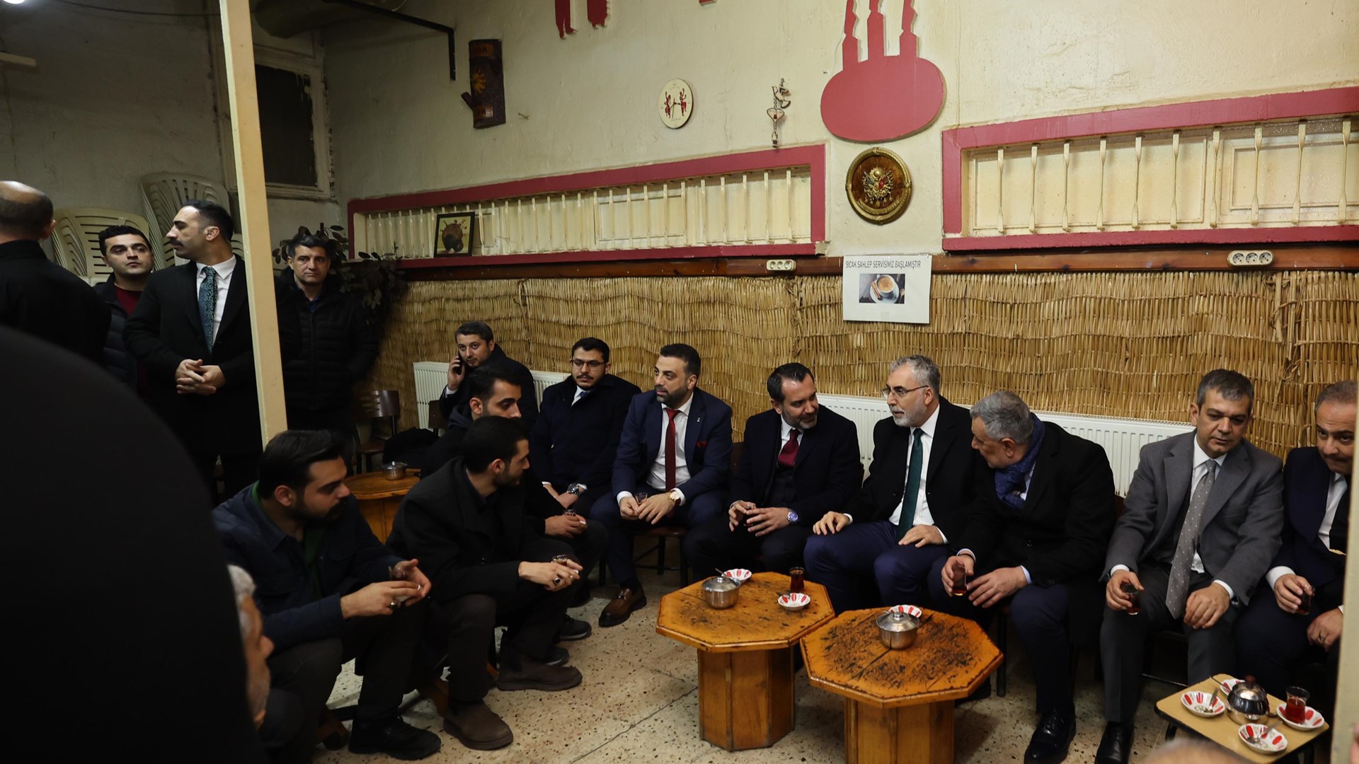 Çalışma ve Sosyal Güvenlik Bakanı Prof. Dr. Vedat Işıkhan, çeşitli ziyaretlerde bulunmak ve programlara katılmak üzere Elazığ’a gitti.