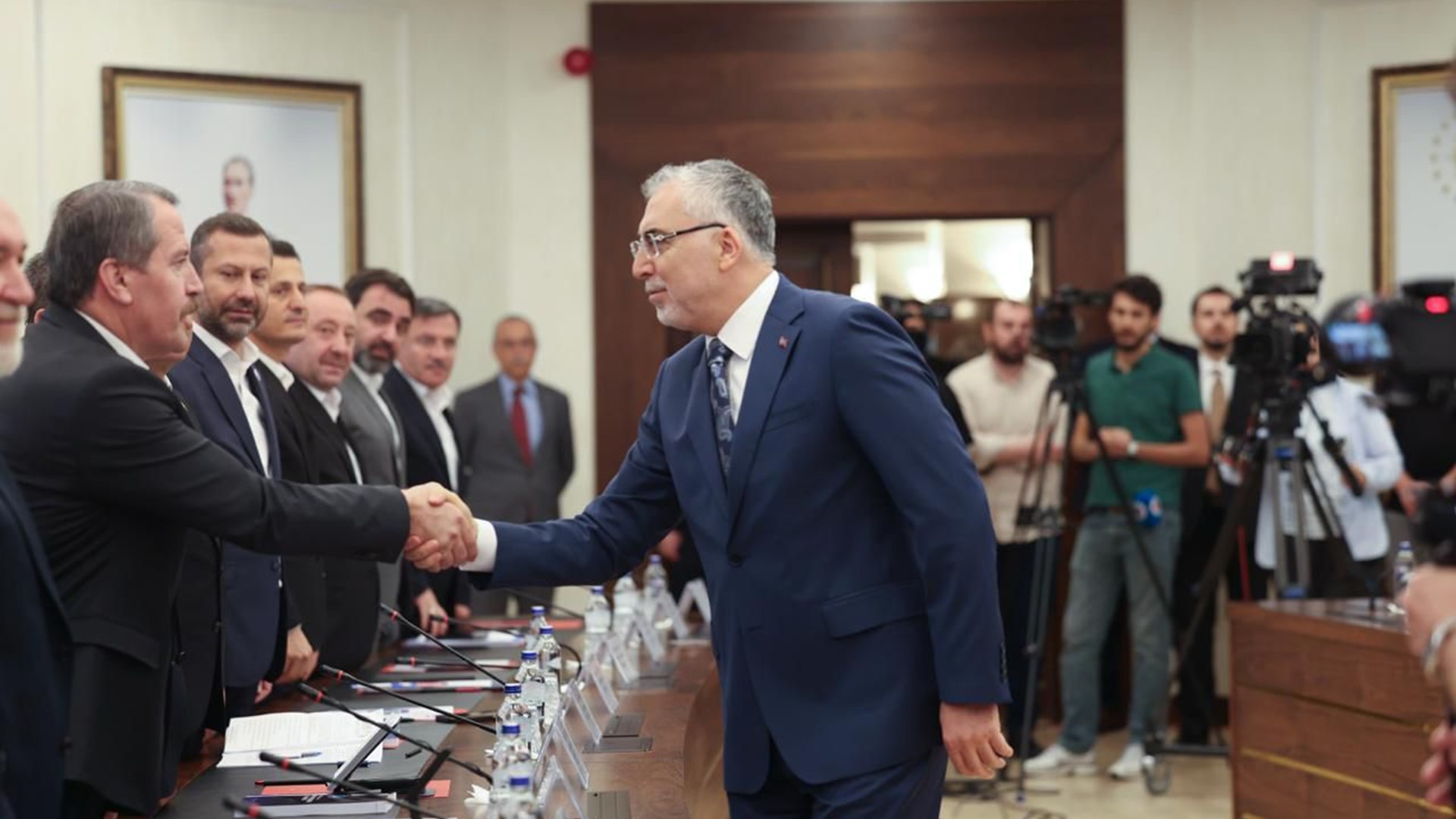 Bakan Işıkhan, "8. Dönem Toplu Sözleşme Görüşmeleri" Hazırlık Toplantısına Başkanlık Etti