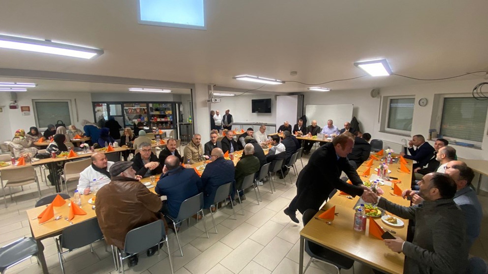 Köln Çalışma ve Sosyal Güvenlik Ataşeliğimiz DİTİB Königswinter Cami Derneğinde vatandaşlarımızla bir araya geldi.