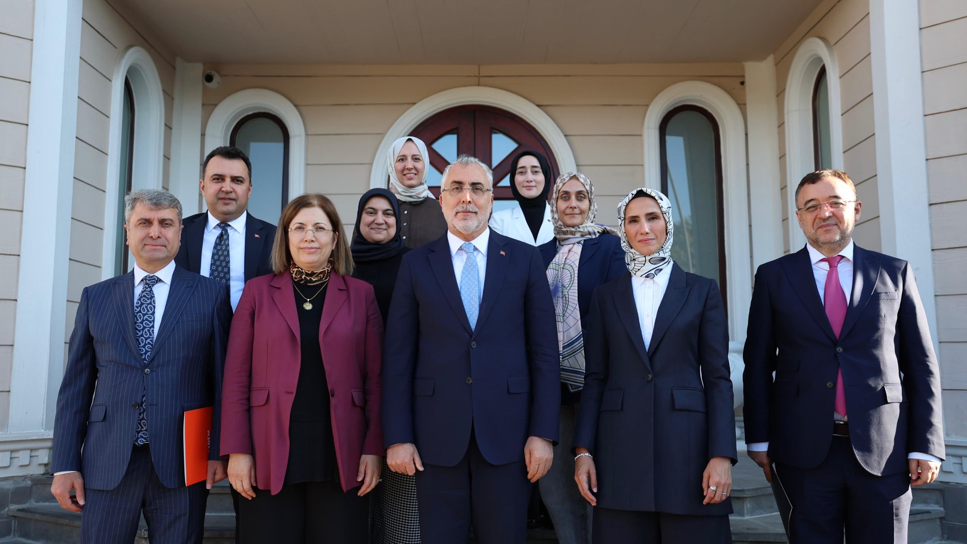 Bakan Işıkhan, KADEM Mütevelli Heyeti Başkanı Sümeyye Erdoğan ve Yönetim Kurulu Üyeleriyle Bir Araya Geldi