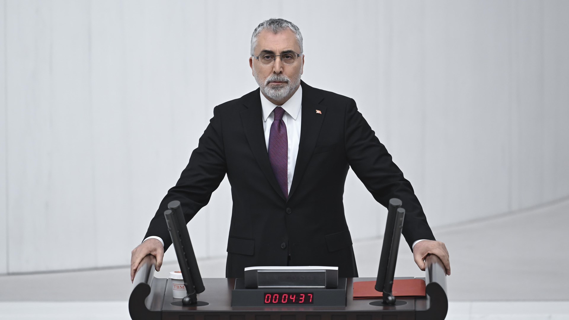 Çalışma ve Sosyal Güvenlik Bakanı Prof. Dr. Vedat Işıkhan, TBMM Genel Kurulunda, Bakanlığın 2024 yılı bütçesi üzerinde konuşma yaptı.