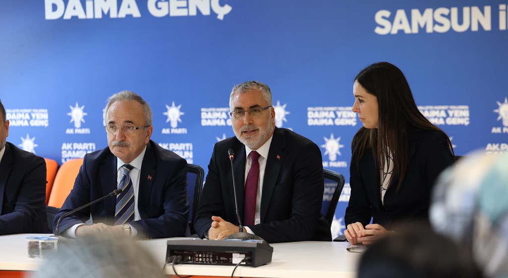 Çalışma ve Sosyal Güvenlik Bakanı Prof. Dr. Vedat Işıkhan, “Kadın İstihdam Sistemi İş-Pozitif Tanıtım Programı ve Fuar Açılışı” na katılmak ve çeşitli ziyaretlerde bulunmak üzere Samsun’a gitti.