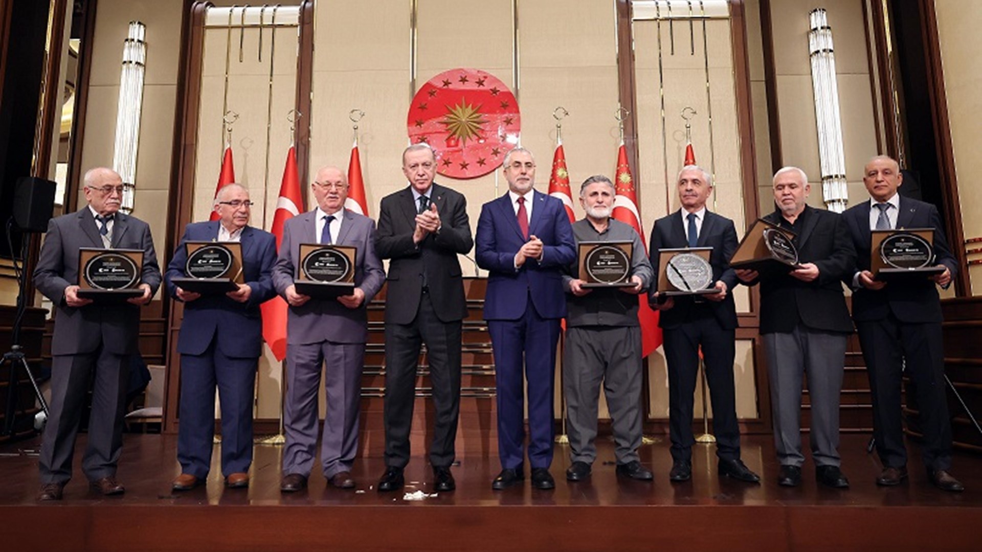 Bakan Işıkhan, Türkiye Yüzyılı’nın Emektarları Programı’na Katıldı