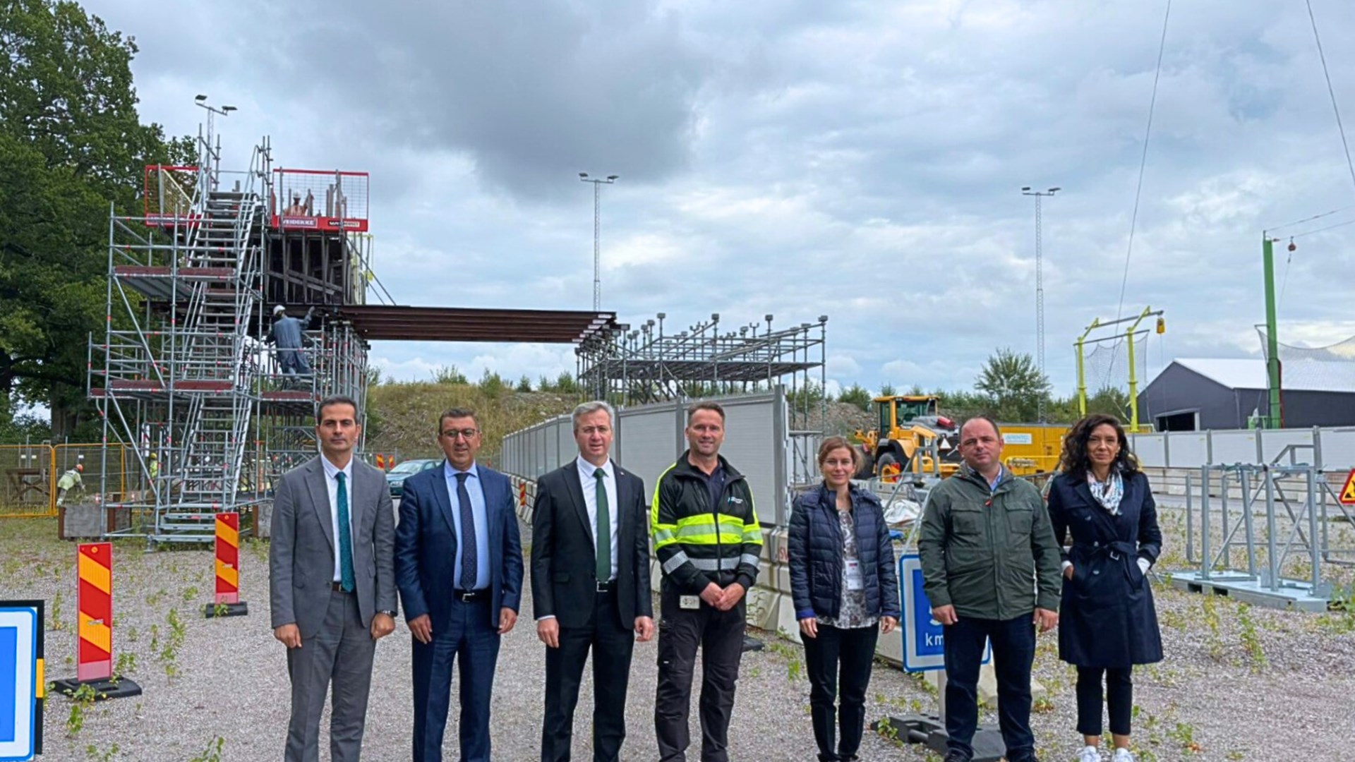 Çalışma ziyareti programı kapsamında işçi ve işveren sendikalarının desteğiyle kurulan İnşaat Sektörü Güvenlik Parkında (Byggbranschens Säkerhetspark) teknik toplantı düzenlendi.