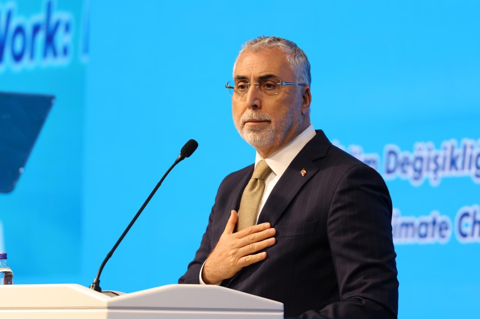 Çalışma ve Sosyal Güvenlik Bakanı Prof. Dr. Vedat Işıkhan, Türkiye İşçi Sendikaları Konfederasyonu (TÜRK-İŞ) tarafından düzenlenen “COP31’e Giderken Emek Dünyasının Ortak Gündemi” Programı’na katıldı.