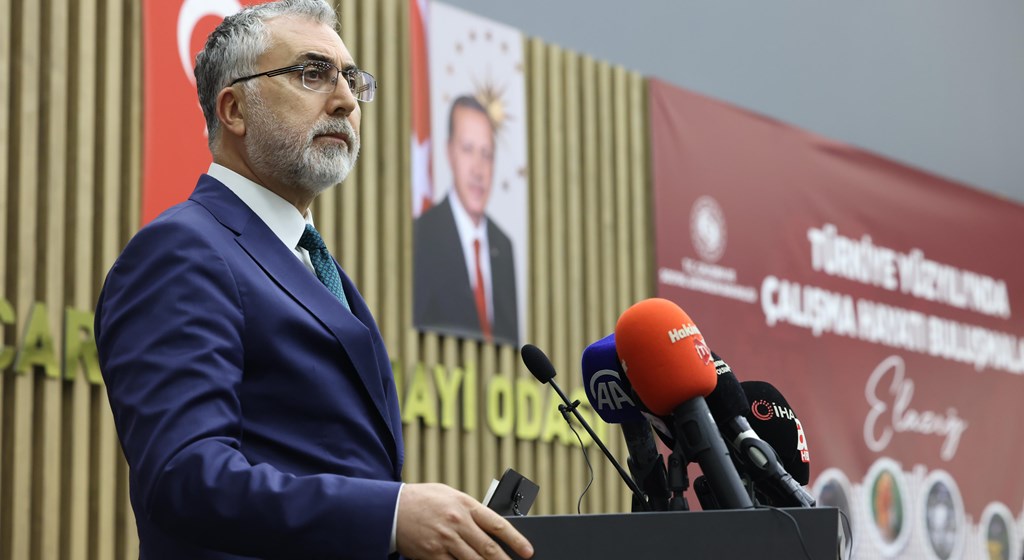 Çalışma ve Sosyal Güvenlik Bakanı Prof. Dr. Vedat Işıkhan, çeşitli ziyaretlerde bulunmak ve programlara katılmak üzere Elazığ’a gitti.