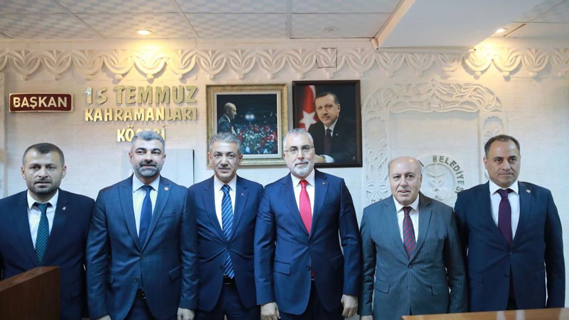 Minister of Labour and Social Security Prof. Dr. Vedat Işıkhan attended the meeting “Session with Businesspersons and Representatives of Non-Governmental Organizations” convened in Mardin, where he paid a visit to hold talks.