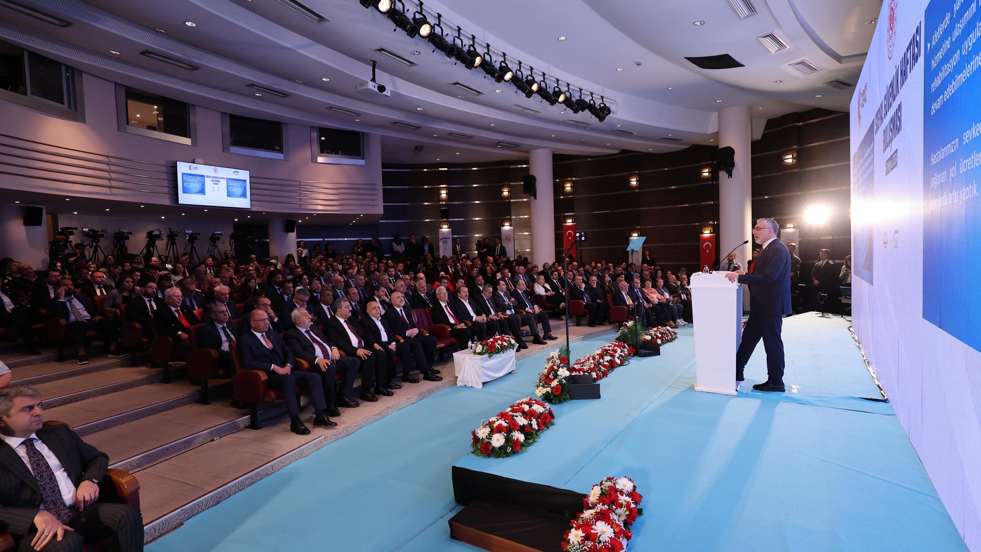 Çalışma ve Sosyal Güvenlik Bakanı Prof. Dr. Vedat Işıkhan, Sosyal Güvenlik Kurumu Başkanlığı Erdoğan Özen Konferans Salonu’nda düzenlenen “Sosyal Güvenlik Haftası Buluşması” Programı’na katıldı.