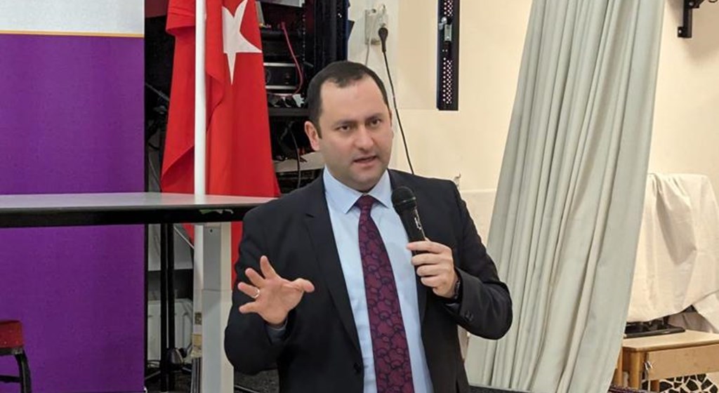 Deventer Labour and Social Security Attaché met Turkish citizens at the Türkiyem Mosque in Arnhem.