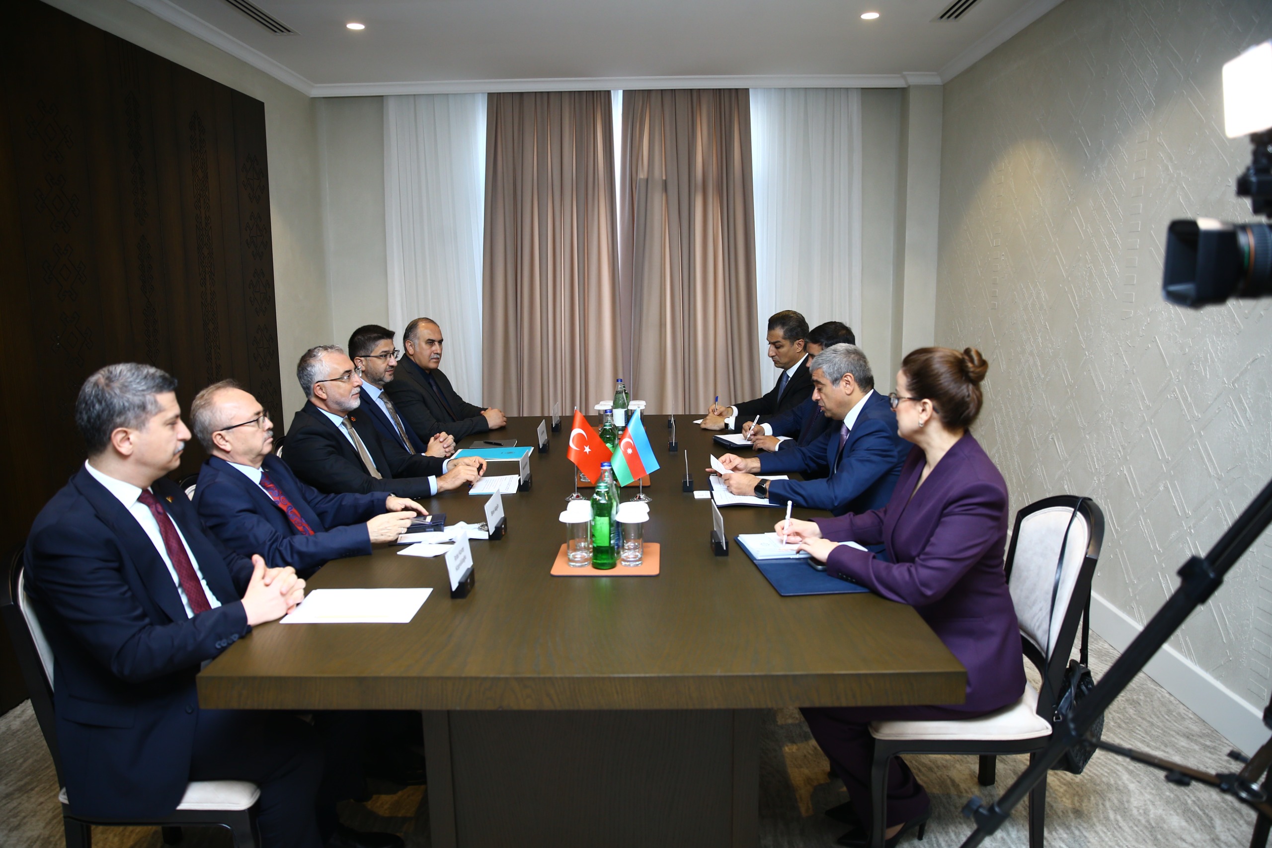 Çalışma ve Sosyal Güvenlik Bakanı Prof. Dr. Vedat Işıkhan, Azerbaycan-Hankendi’de düzenlenen SocGov 2026: Dijital Analitik ve Akıllı Yönetişim Uluslararası Forumu ve Sosyal Ödülleri Programı’na katıldı.