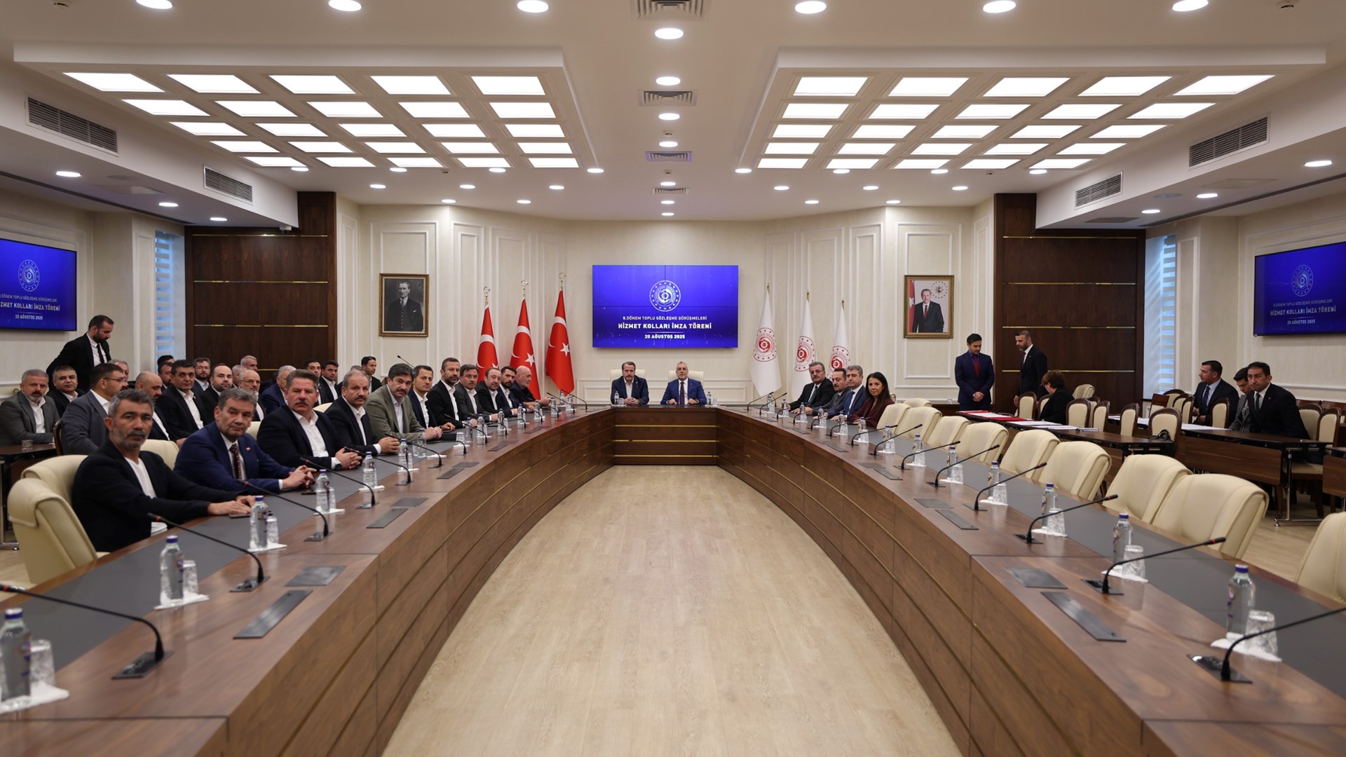 8. Dönem Toplu Sözleşme’de Hizmet Kollarına Yönelik Mali Ve Sosyal Haklarda Mutabakata Varıldı