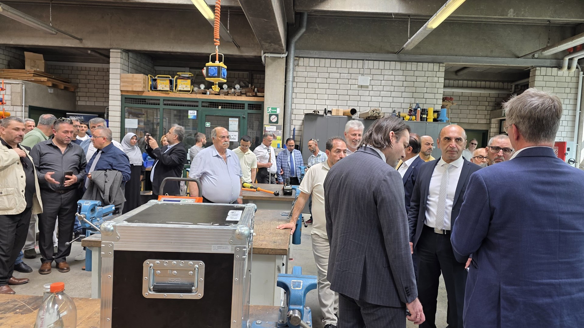 The vocational training campaign run by the Consulate General of Cologne's Labour and Social Security Attaché's Office continues unabated. An educational seminar on the construction sector was held for association representatives at the North Rhine-Westphalia (NRW) State Construction Trades Training Centre.