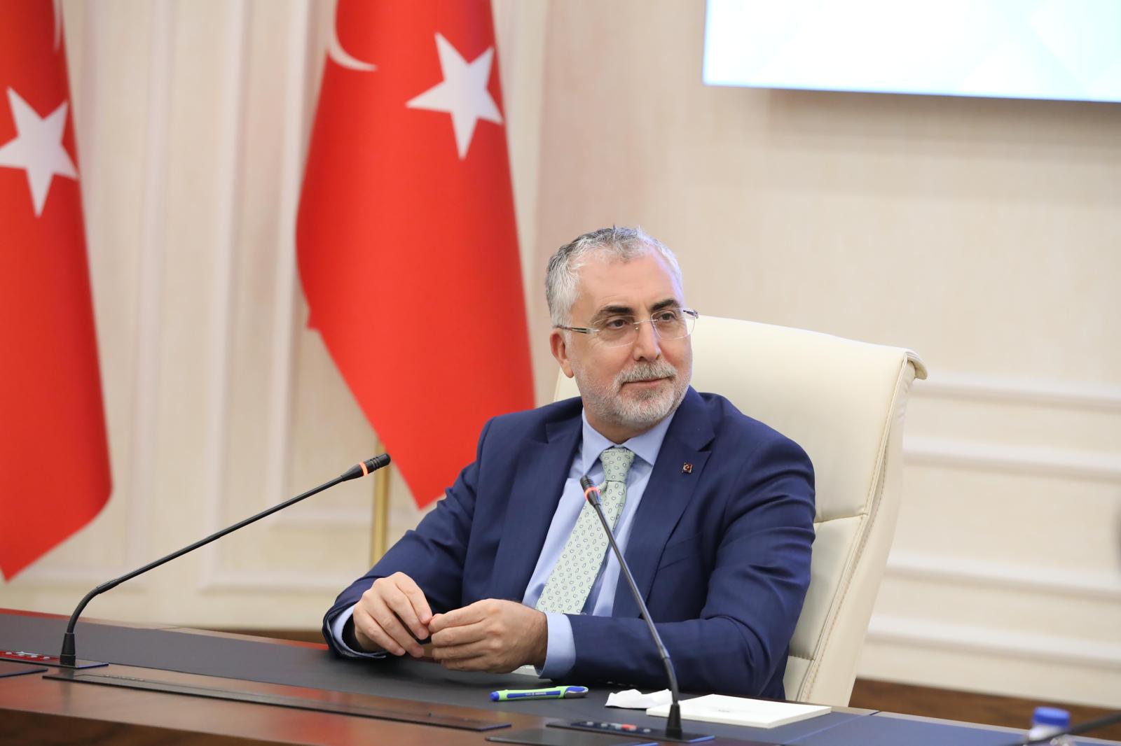 Bakan Işıkhan, “İş Müfettişi Yardımcıları Rozet Takma Töreni”ne Katıldı.