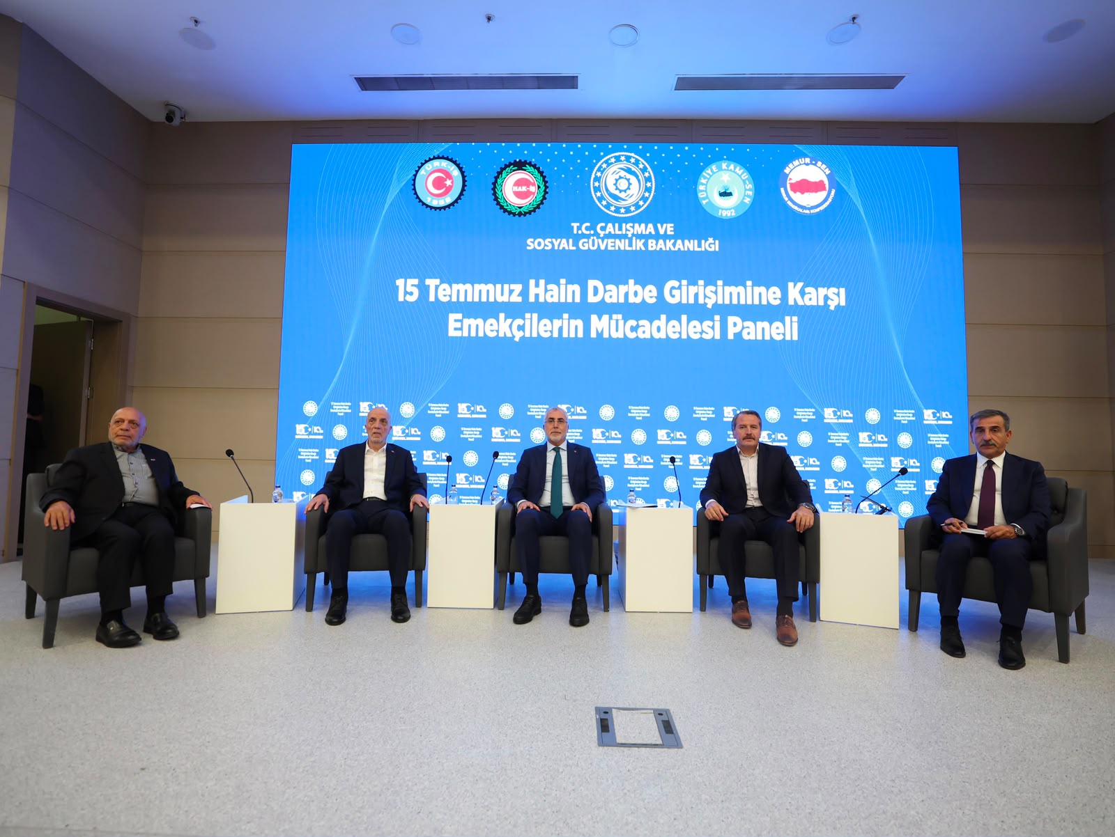 Çalışma ve Sosyal Güvenlik Bakanı Prof. Dr. Vedat Işıkhan, Çalışma ve Sosyal Güvenlik Bakanlığı tarafından Türkiye İş Kurumu Genel Müdürlüğü’nde (İŞKUR) düzenlenen 15 Temmuz Hain Darbe Girişimine Karşı Emekçilerin Mücadelesi Paneli’ne katıldı.