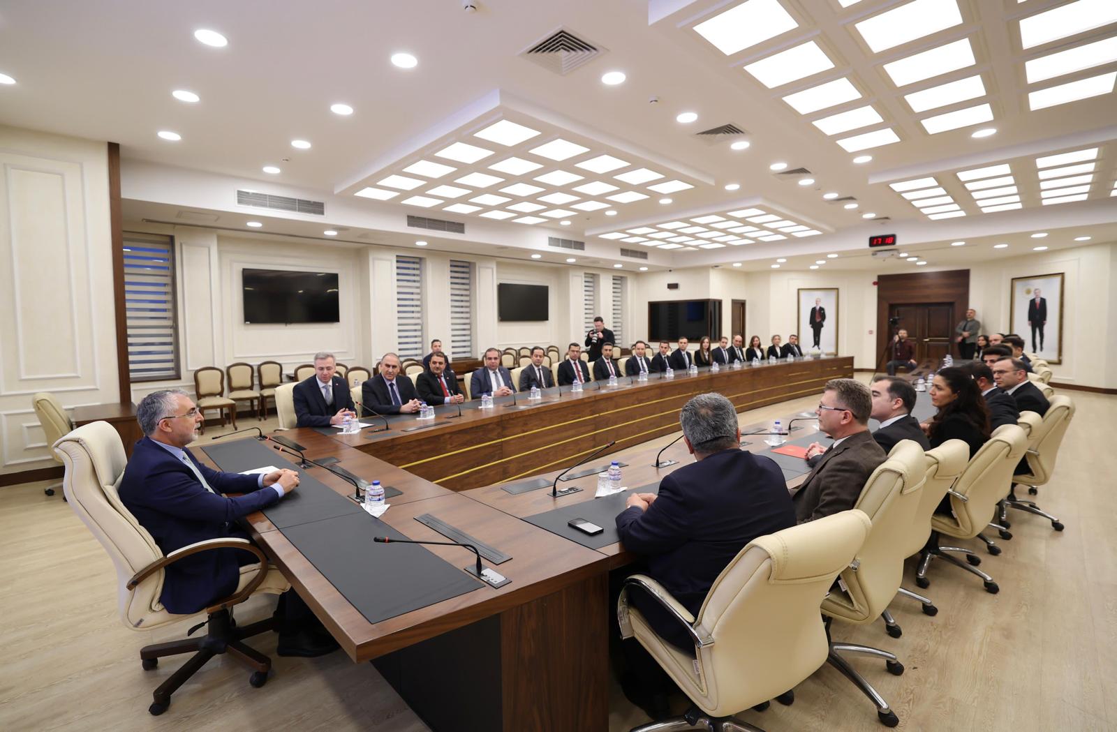 Bakan Işıkhan, “İş Müfettişi Yardımcıları Rozet Takma Töreni”ne Katıldı.