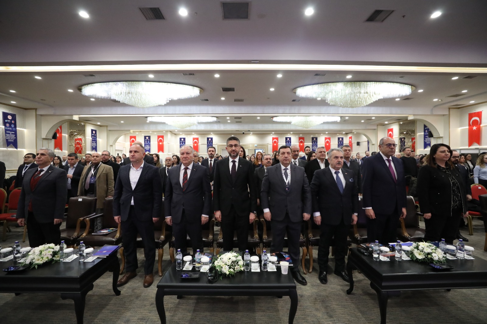 20 Şubat Dünya Sosyal Adalet Günü vesilesiyle, Bakanlığımızın öncülüğünde ve Küresel Sosyal Adalet Koalisyonu kapsamında düzenlenen “Dijitalleşme ve Yeşil Dönüşüm Çerçevesinde Sosyal Adalet Forumu” geniş katılımla gerçekleştirildi. Forum, Türkiye İşveren Sendikaları Konfederasyonu (TİSK), Türkiye İşçi Sendikaları Konfederasyonu (TÜRK-İŞ), Memur Sendikaları Konfederasyonu (MEMUR-SEN) ve Türkiye Kamu Çalışanları Sendikaları Konfederasyonu (KAMU-SEN) işbirliğiyle düzenlendi.