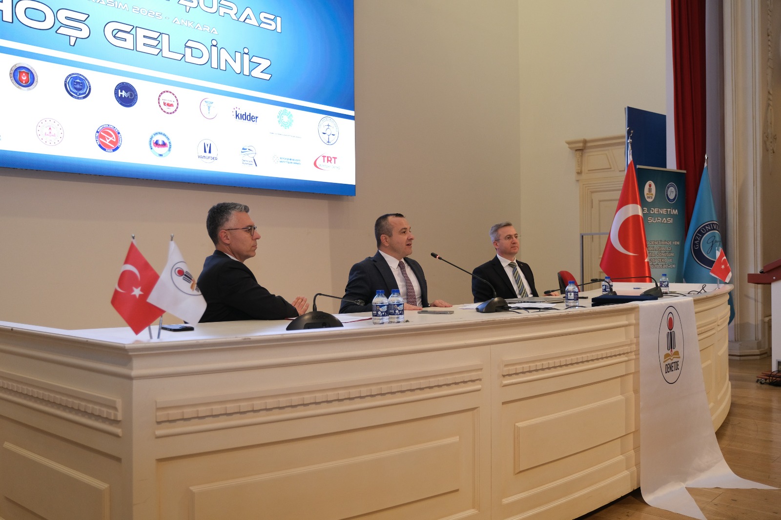 Gazi Üniversitesi Rektörlük Mimar Kemalettin Salonunda “Kamu Denetiminde Yeni Yaklaşımlar: Dijital Dönüşüm, Yapay Zekâ ve Sürdürülebilirlik” temasıyla 20 Kasım 2025 tarihinde düzenlenen 3. Denetim Şurasına, Rehberlik ve Teftiş Başkanımız Bekir Aktürk de katılarak çalışma hayatında denetim ve mesleki motivasyona ilişkin kapsamlı bir sunum gerçekleştirdi.