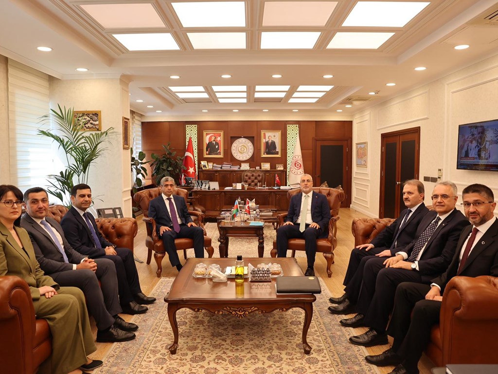 Minister Işıkhan met with Azerbaijani Minister of Labour and Social Protection of the Population Aliyev.