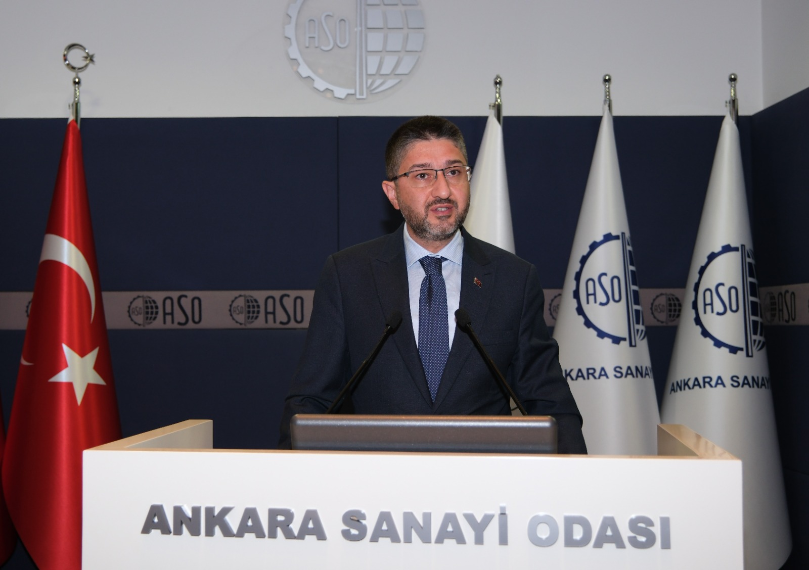 Genel Müdürümüz Ali Aybey, 27 Kasım 2024 tarihinde Ankara Sanayi Odası’nda gerçekleştirilen Oda Meclisi Kasım Ayı Toplantısında, yabancıların işgücü piyasasına erişimi konulu bir sunum yaparak Oda Meclisi üyelerini bilgilendirdi.