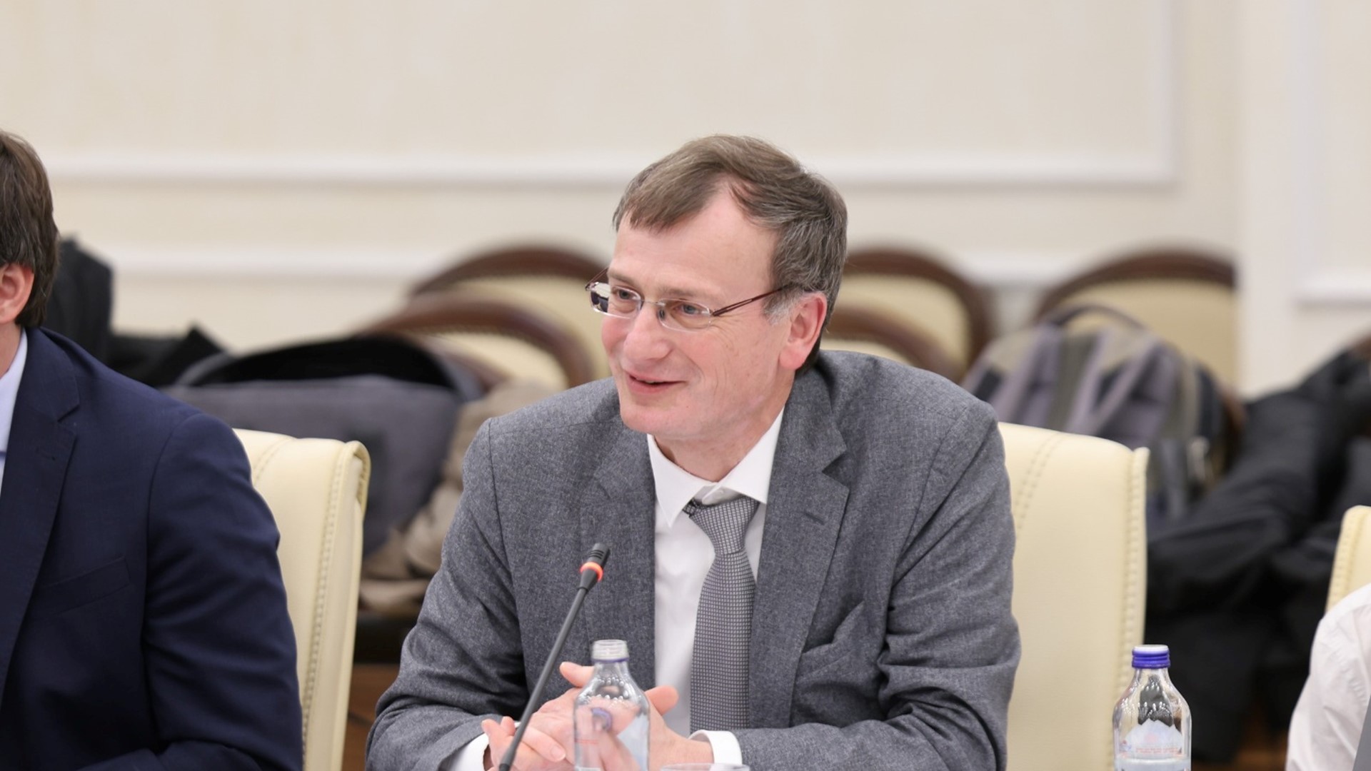 Deputy Minister Dr. Adnan ERTEM hosted the OECD delegation, led by Mr. Pierre Beynet, Head of the OECD Country Studies Division, at the Ministry to discuss evaluations regarding the draft of the 2024 Türkiye Review Report prepared by the OECD Economic and Development Review Committee (EDRC).