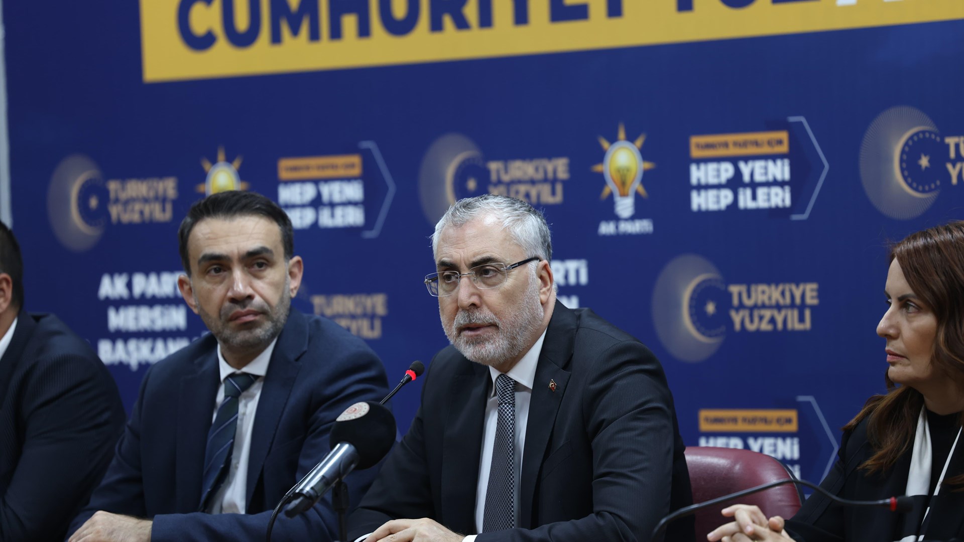 Bakan Işıkhan, Mersin’de Temaslarda Bulundu