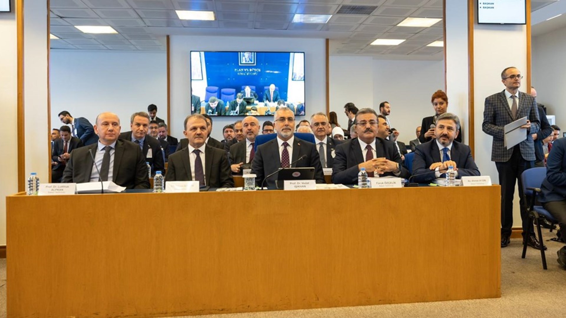 Çalışma ve Sosyal Güvenlik Bakanı Prof. Dr. Vedat Işıkhan, TBMM Plan ve Bütçe Komisyonunda, bakanlığın 2024 yılı bütçesinin sunumunu yaptı.