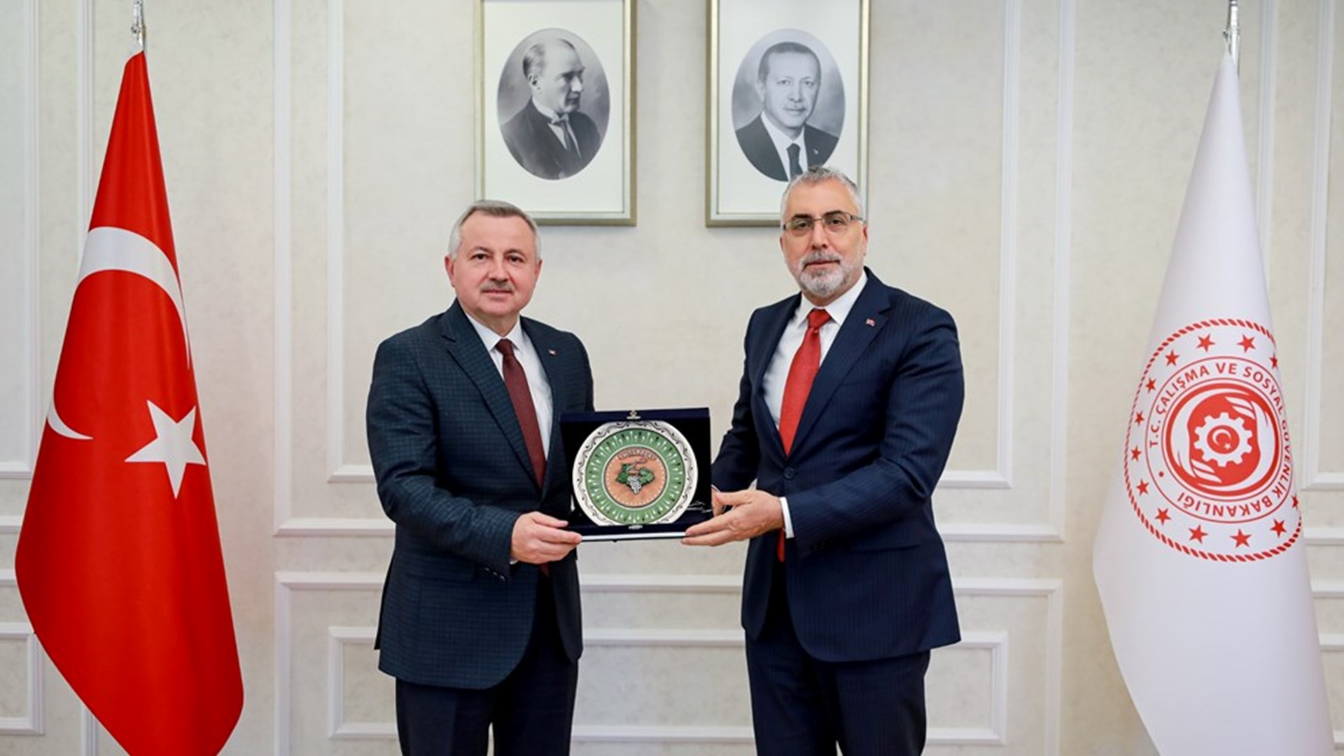 Dostane bir havada ve verimli geçen görüşmelerde her üç ülkenin Bakanlığıyla Bakanlığımız arasındaki olası işbirliği alanları üzerinde istişarelerde bulunuldu.  Sayın Büyükelçilerle yapılan görüşmelerde aşağıdaki hususlar yer aldı: