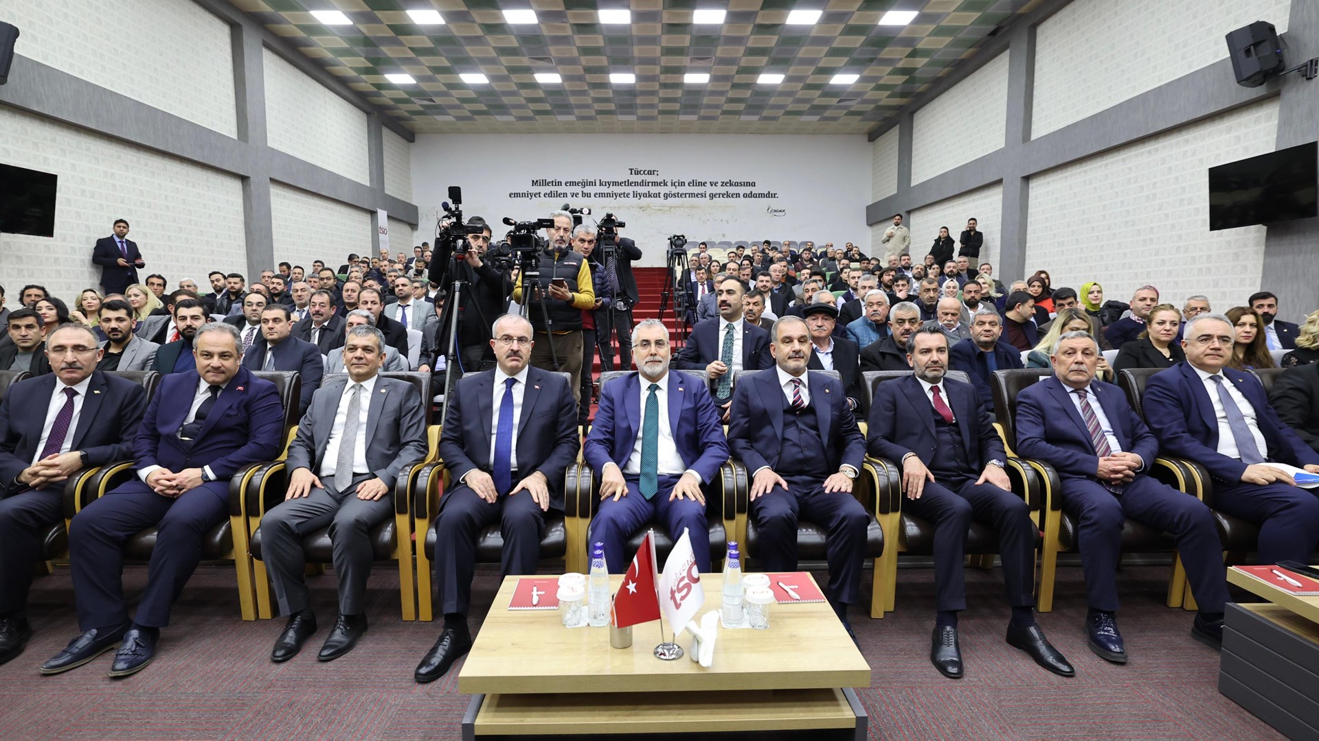 Çalışma ve Sosyal Güvenlik Bakanı Prof. Dr. Vedat Işıkhan, çeşitli ziyaretlerde bulunmak ve programlara katılmak üzere Elazığ’a gitti.