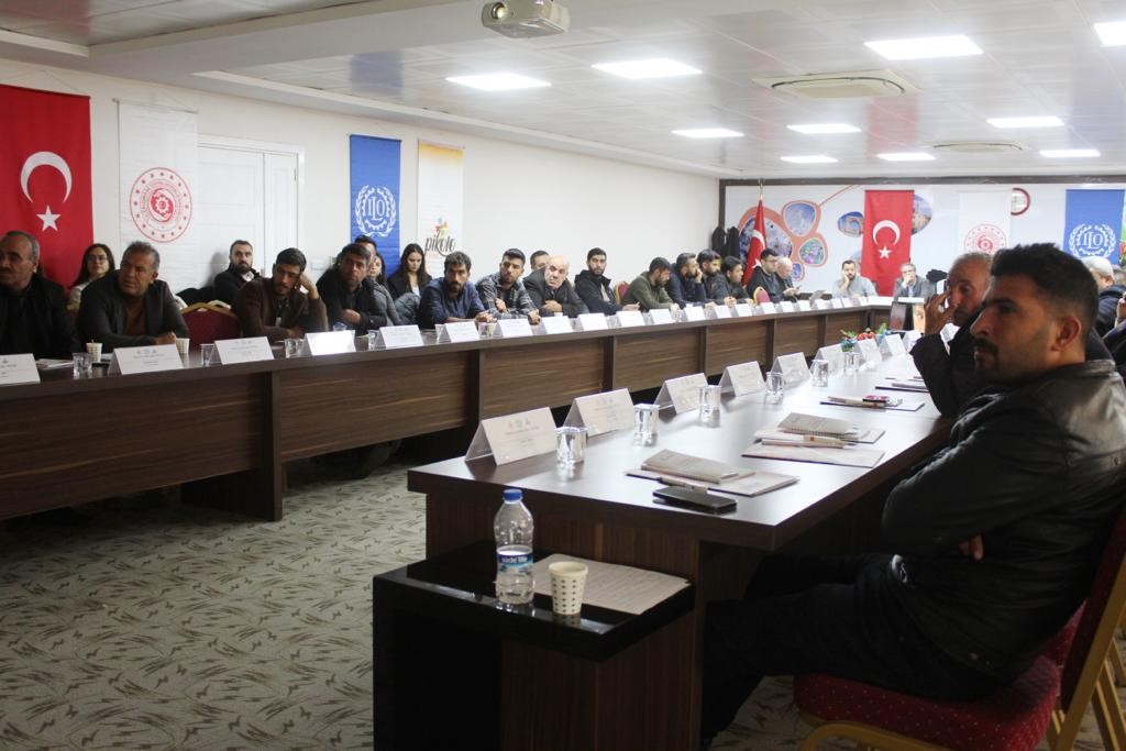 Within the framework of the National Program to Combat Child Labor carried out by the General Directorate of Labor of the Ministry of Labor and Social Security, activities are carried out with various institutions and organizations in order to improve the living conditions of seasonal agricultural workers and their families, facilitate access to public services and prevent child labor in seasonal agriculture.