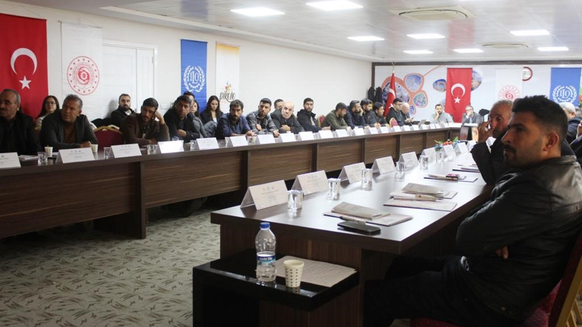 Çalışma ve Sosyal Güvenlik Bakanlığı, Çalışma Genel Müdürlüğü tarafından yürütülen Çocuk İşçiliği ile Mücadele Ulusal Programı çerçevesinde, mevsimlik tarım işçileri ve ailelerinin yaşam koşullarını iyileştirmek, kamu hizmetlerine erişimi kolaylaştırmak ve mevsimlik tarımda çocuk işçiliğini önlemek amacıyla çeşitli kurum ve kuruluşlarla faaliyetler yürütülmektedir.