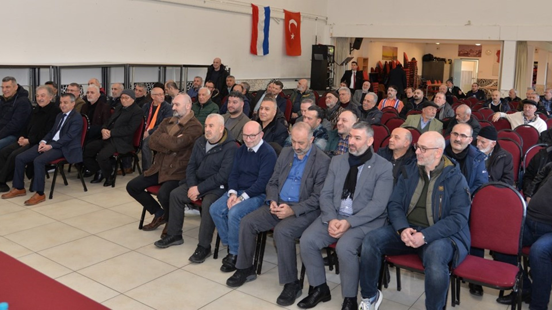 The citizen meeting, which was attended by our Ambassador of the Republic of Türkiye to The Hague, Mr Selçuk ÜNAL, took place on 24.02.2024 at the Türkiyem HDV Mosque in Arnhem.