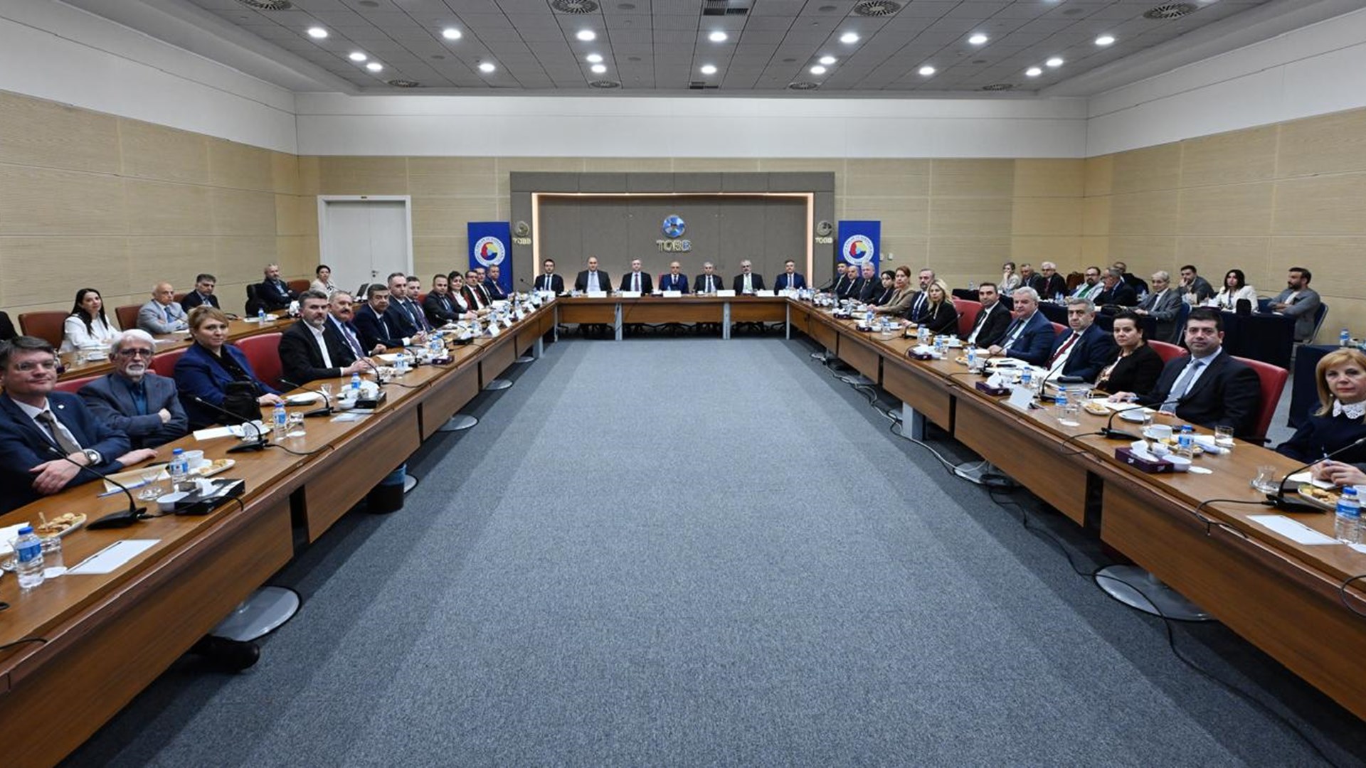 Rehberlik ve Teftiş Başkanlığı tarafından eğitim sektöründe yürütülen programlı teftiş faaliyetlerine ilişkin farkındalığı artırmak amacıyla düzenlenen rehberlik ve bilgilendirme toplantısı, 14 Mayıs 2025 tarihinde Türkiye Odalar ve Borsalar Birliği (TOBB) ev sahipliğinde Ankara’da gerçekleştirildi.