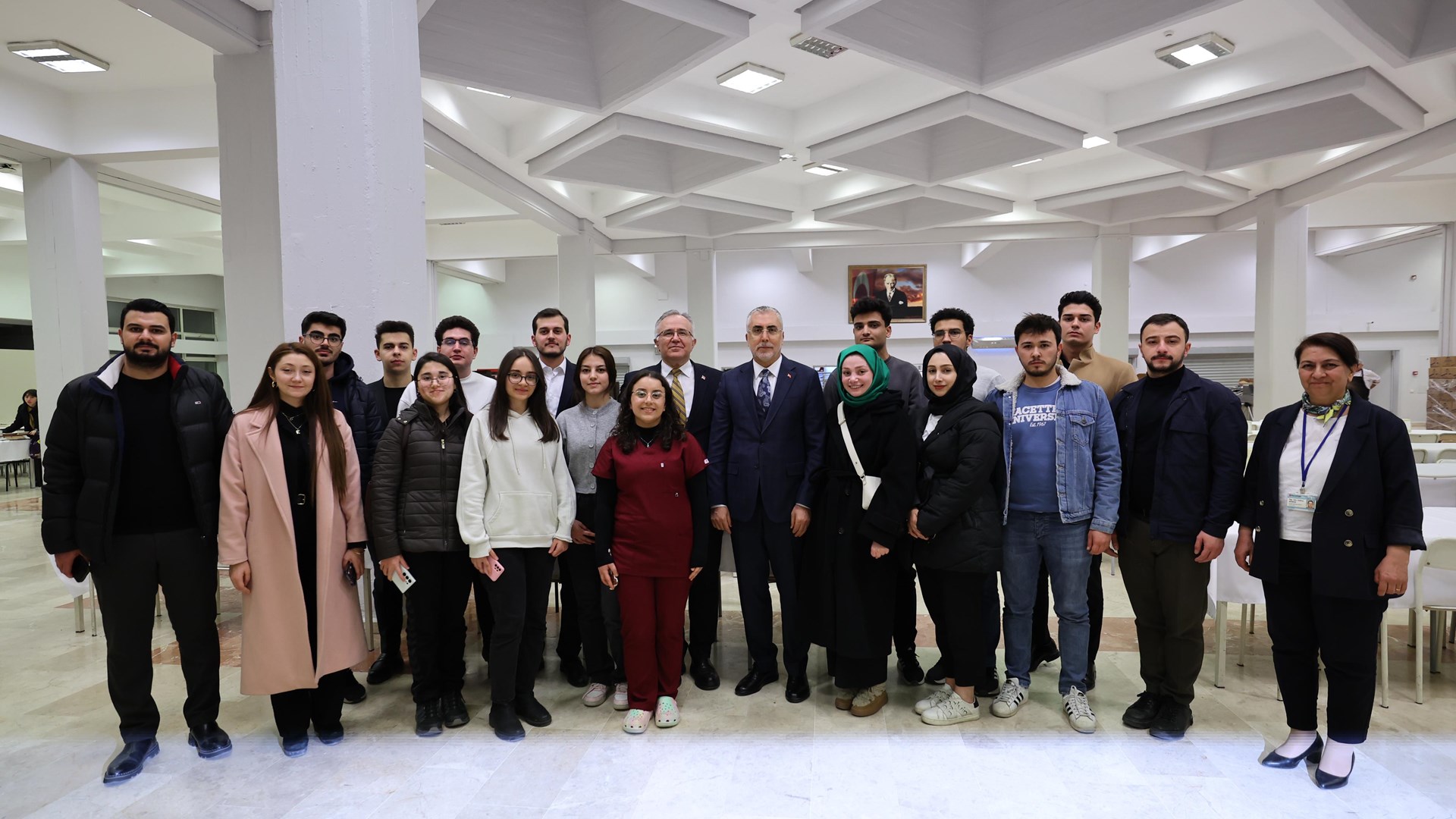 Bakan Işıkhan, Hacettepe Üniversitesi İftar Programında Öğrencilerle Bir Araya Geldi