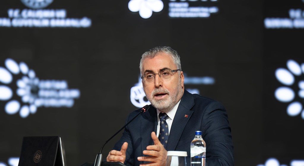 Çalışma ve Sosyal Güvenlik Bakanı Prof. Dr. Vedat Işıkhan, Cumhurbaşkanı Recep Tayyip Erdoğan’ın katılımıyla Çalışma ve Sosyal Güvenlik Bakanlığı ve Türkiye İşveren Sendikaları Konfederasyonu (TİSK) tarafından düzenlenen Ortak Paylaşım Forumu’nda konuştu.