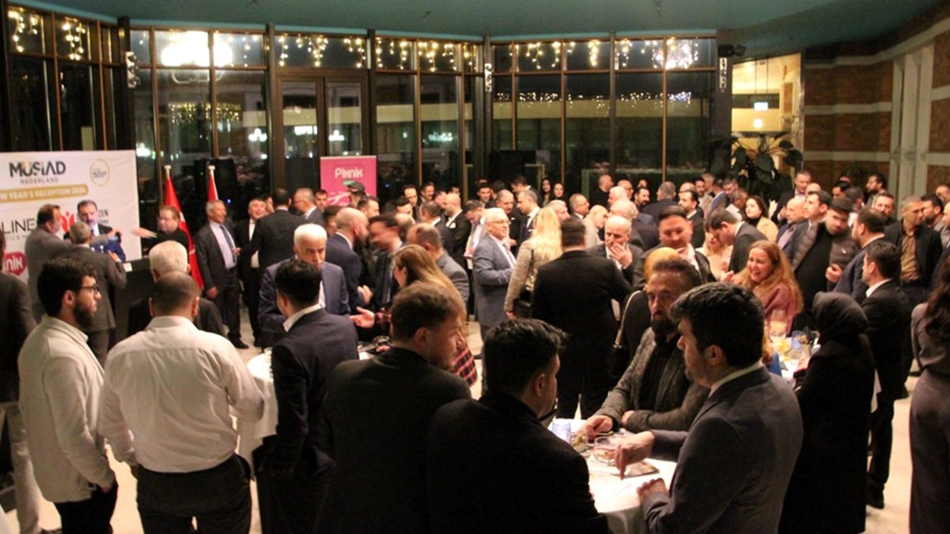 Deventer Çalışma ve Sosyal Güvenlik Ataşeliğimiz, 23.01.2024 Salı günü MÜSİAD Hollanda’nın geleneksel olarak Lahey Kurhaus'da düzenlediği yeni yıl resepsiyonuna katılım sağladı.