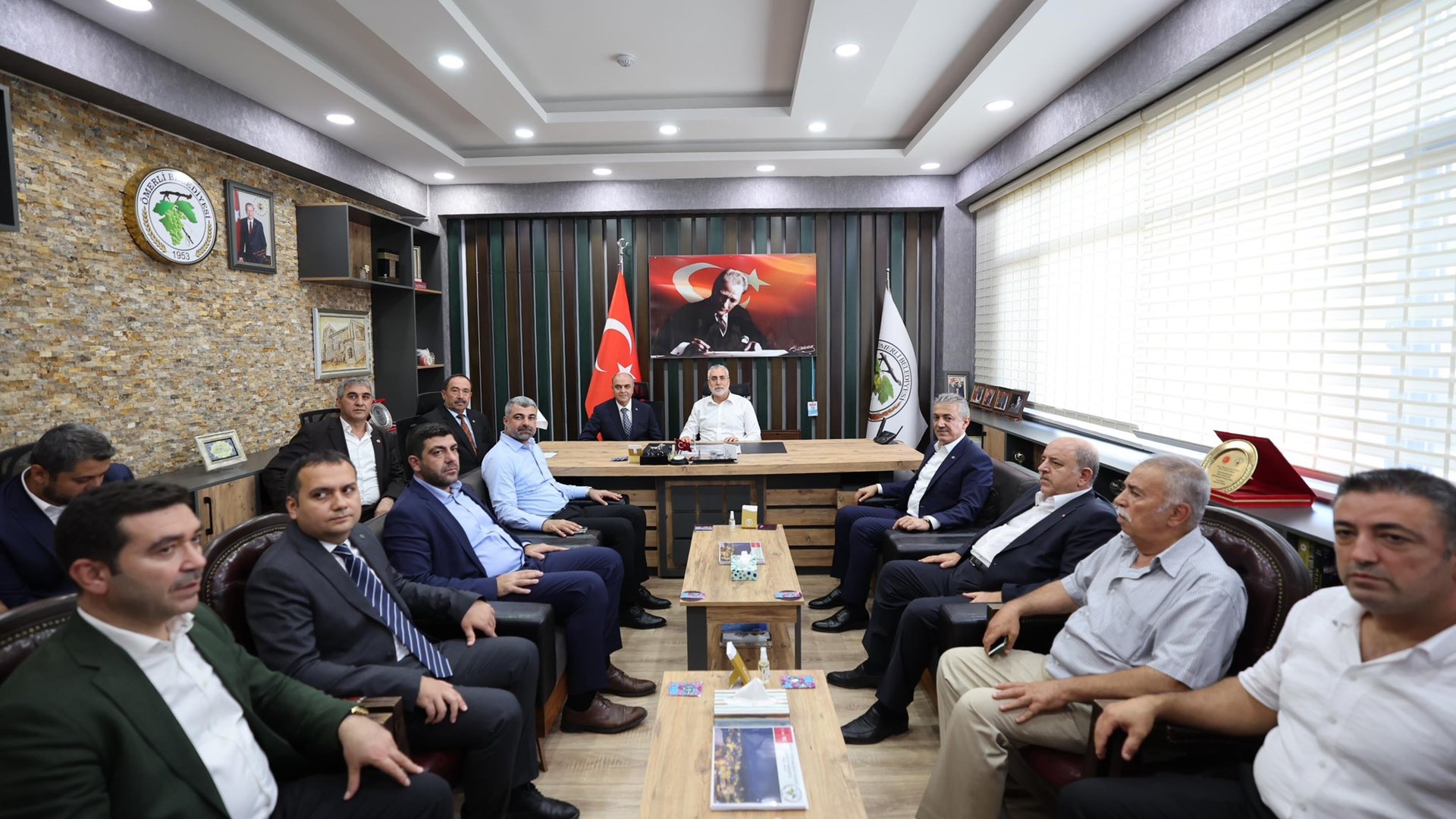 Çalışma ve Sosyal Güvenlik Bakanı Vedat Işıkhan, çeşitli temaslarda bulunmak ve “Mardin İş Dünyası İstişare Toplantısı”na katılmak üzere Mardin’e gitti.