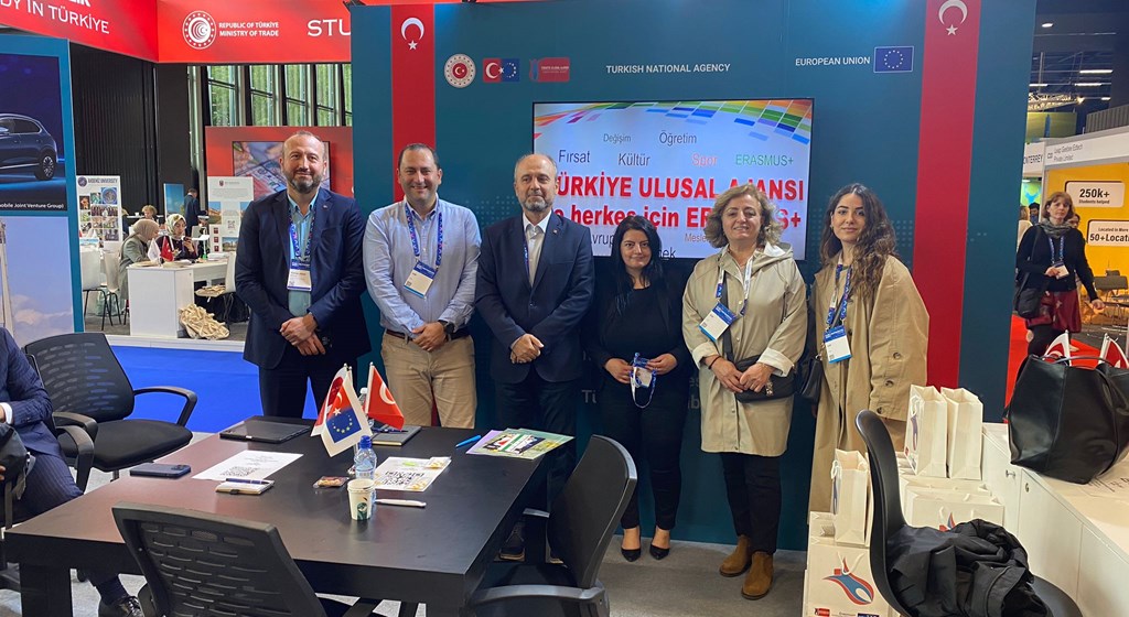 Avrupa Uluslararası Eğitim Birliği (EAIE-European Association for International Education) tarafından her yıl farklı bir Avrupa kentinde gerçekleştirilen EAIE Uluslararası Eğitim Konferansı ve Fuarı’nın 33’üncüsü bu yıl 26-29 Eylül 2023 tarihleri arasında Hollanda’nın Rotterdam şehrinde düzenlendi.