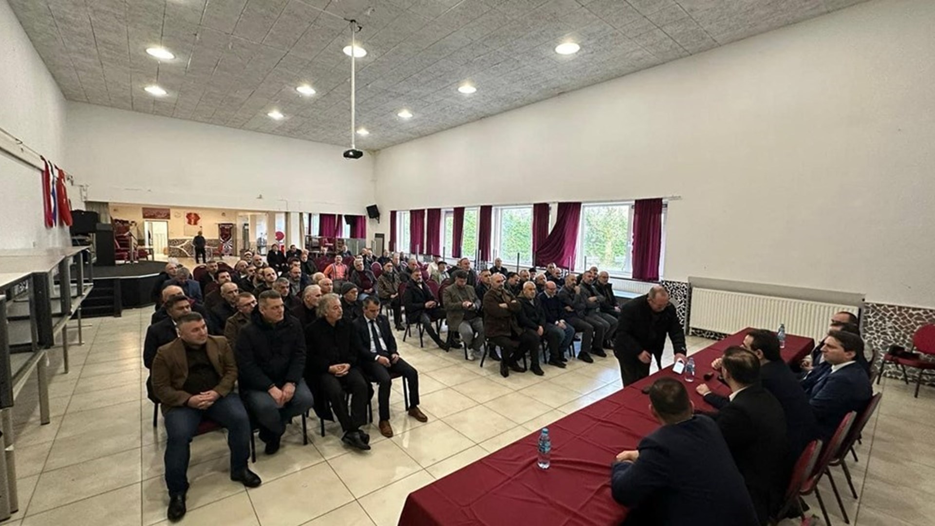 The citizen meeting, which was attended by our Ambassador of the Republic of Türkiye to The Hague, Mr Selçuk ÜNAL, took place on 24.02.2024 at the Türkiyem HDV Mosque in Arnhem.
