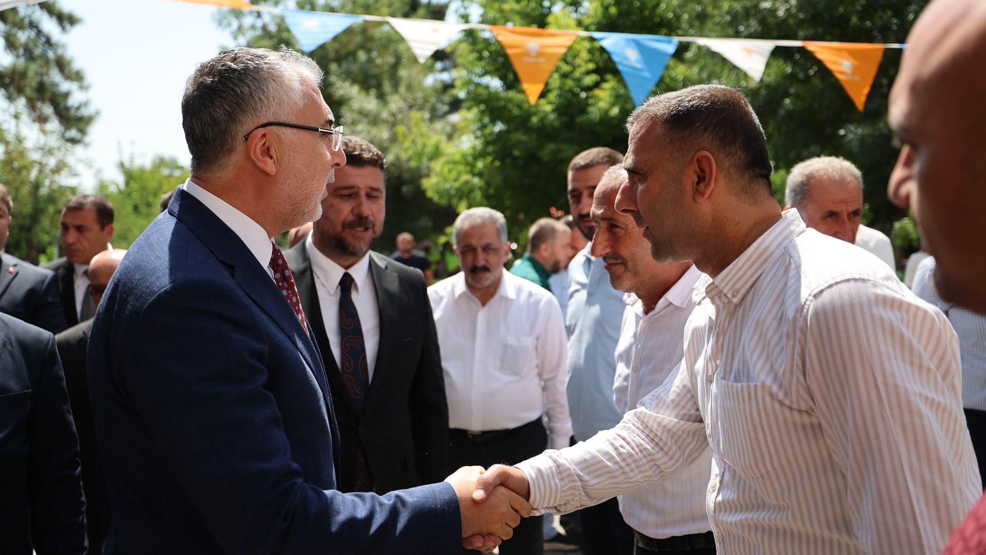 Bakan Işıkhan, Muş’ta Ziyaretlerde Bulundu