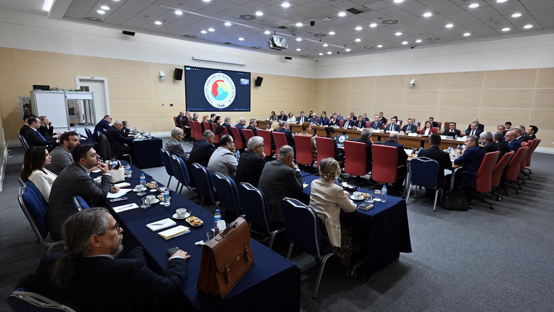 Rehberlik ve Teftiş Başkanlığı tarafından eğitim sektöründe yürütülen programlı teftiş faaliyetlerine ilişkin farkındalığı artırmak amacıyla düzenlenen rehberlik ve bilgilendirme toplantısı, 14 Mayıs 2025 tarihinde Türkiye Odalar ve Borsalar Birliği (TOBB) ev sahipliğinde Ankara’da gerçekleştirildi.