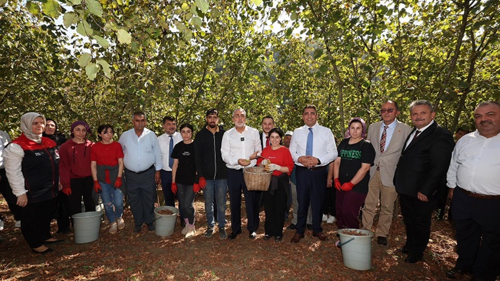 Çalışma ve Sosyal Güvenlik Bakanı Prof. Dr. Vedat Işıkhan, çeşitli ziyaretlerde bulunmak ve AK Parti Düzce İl Danışma Meclisi Toplantısı’na katılmak üzere Düzce’ye gitti.