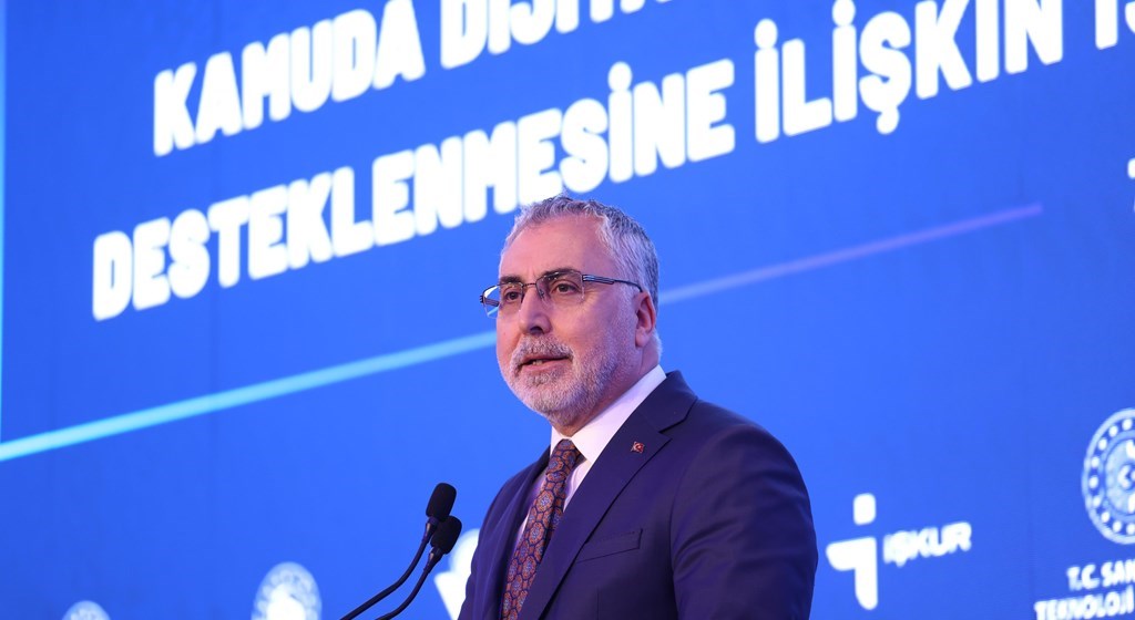 Çalışma ve Sosyal Güvenlik Bakanlığı ile Sanayi ve Teknoloji Bakanlığı arasında “Kamuda Dijital Dönüşüm ve Bilimsel Araştırmaların Desteklenmesine İlişkin İş Birliği Protokolü” TÜBİTAK’ta düzenlenen törenle imzalandı.
