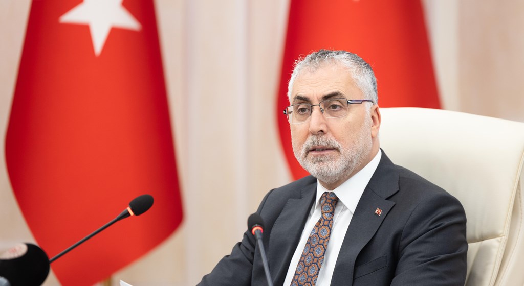 Çalışma ve Sosyal Güvenlik Bakanı Prof. Dr. Vedat Işıkhan, Çalışma ve Sosyal Güvenlik Bakanlığı Reşat Moralı Toplantı Salonu’nda düzenlenen Bilim Kurulu Toplantısı’na başkanlık etti.