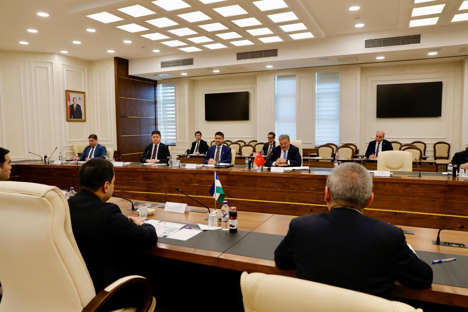 Bakan Yardımcımız Faruk Özçelik, Özbekistan Dışişleri Bakan Yardımcısı Olimjon Abdullaev ile Görüştü