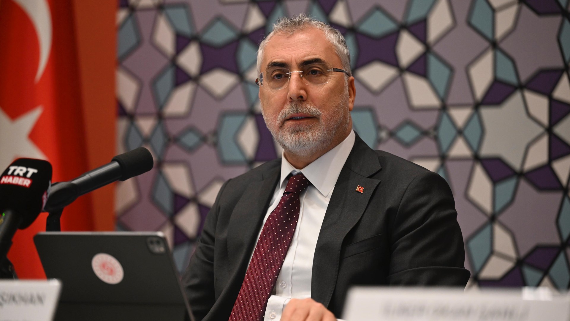 Bakan Işıkhan, Berlin’de Türk Sivil Toplum Kuruluşlarının Temsilcileri ve İş İnsanlarıyla Bir Araya Geldi