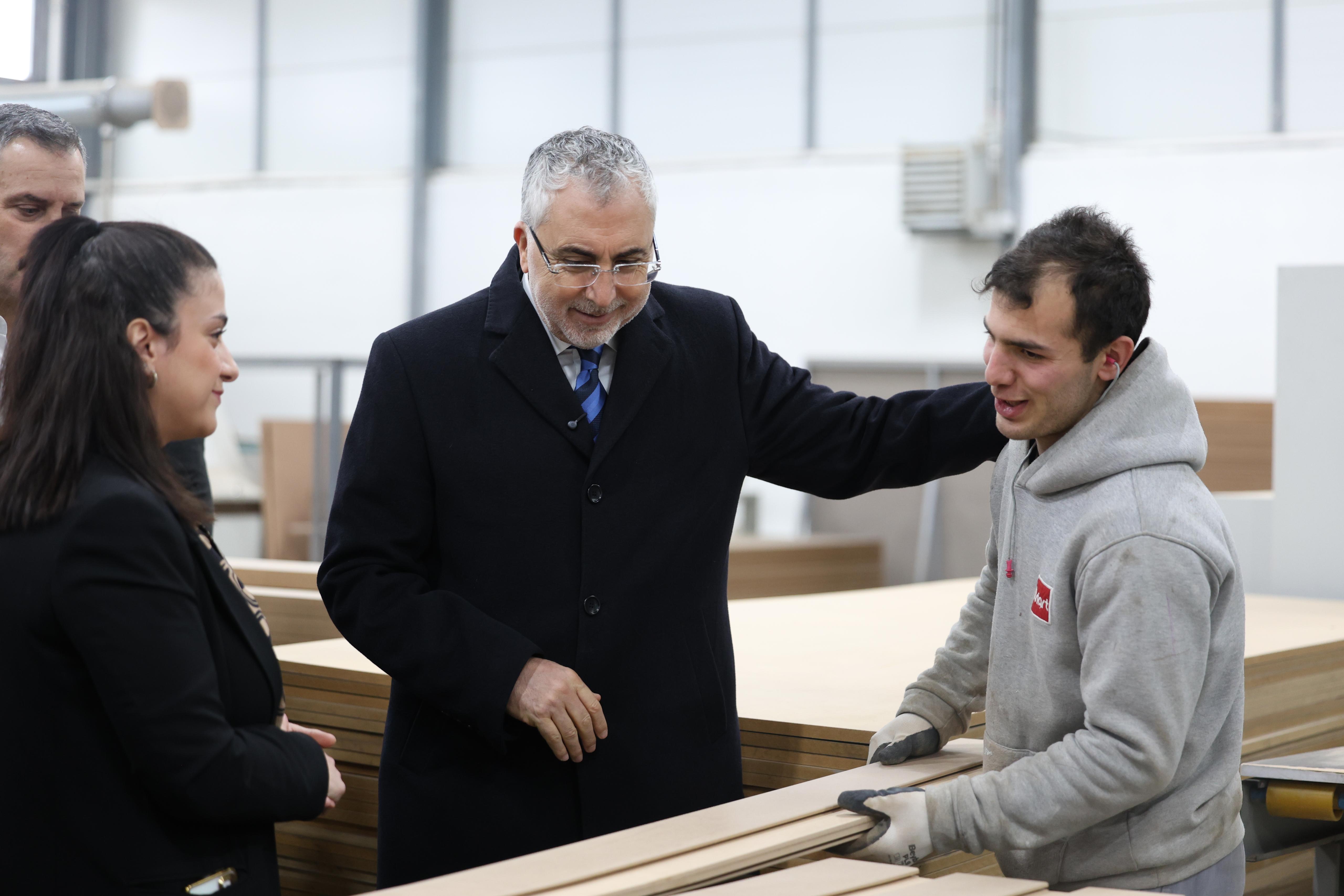 Bakan Işıkhan, Trabzon’da Ziyaretlerde Bulundu