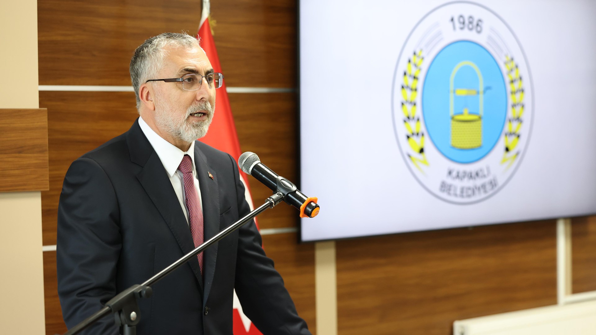 Çalışma ve Sosyal Güvenlik Bakanı Prof. Dr. Vedat Işıkhan, çeşitli temaslarda bulunak ve programlara katılmak üzere Tekirdağ ve Edirne illerini ziyaret etti.